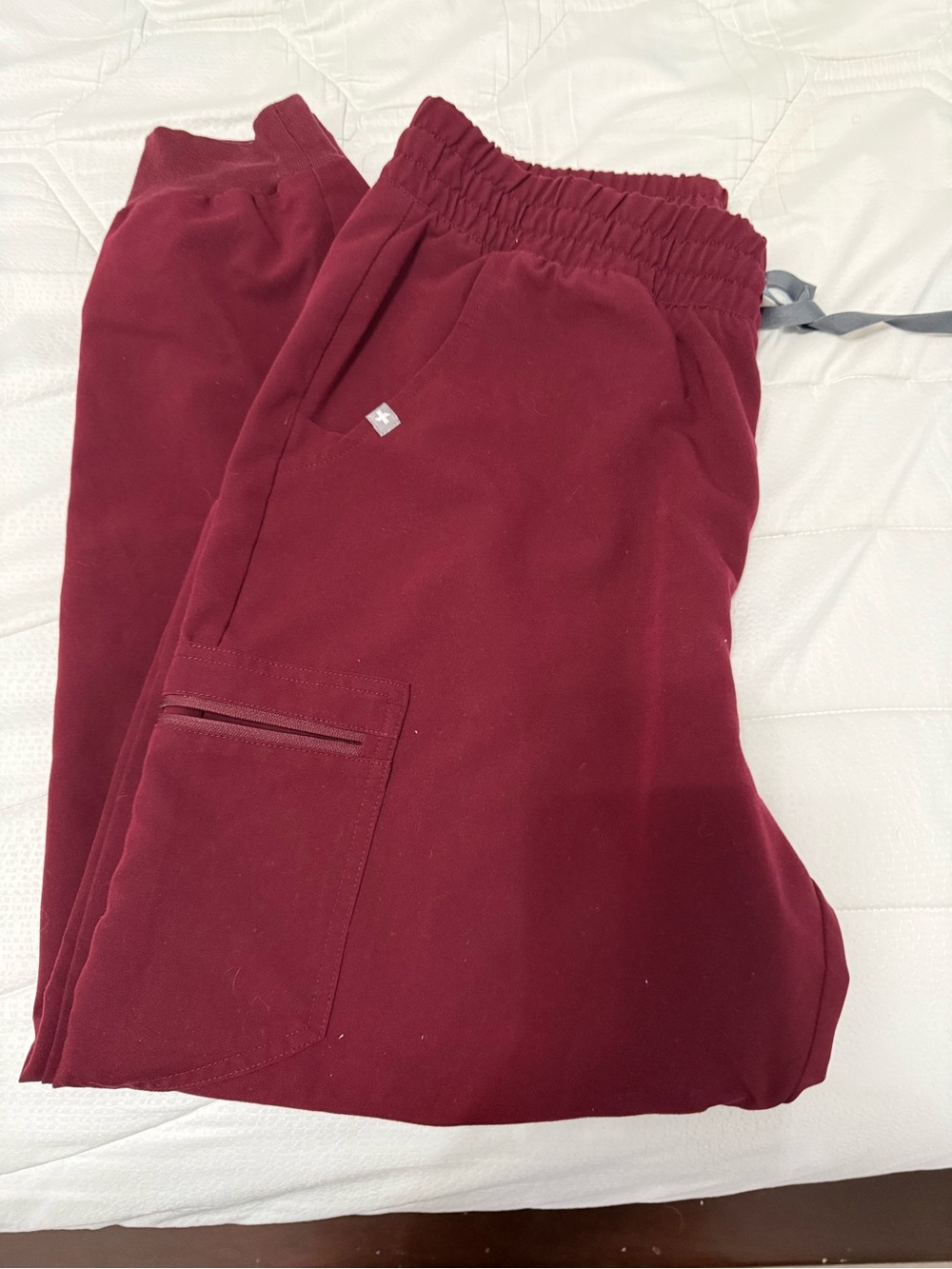 Women's Elastic Waist Cargo Jogger Pants - Burgundy